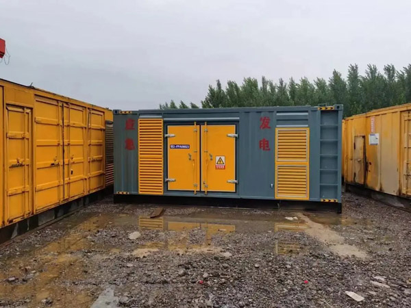 七台河柴油发电机如何判断干式空气滤清器是否需要更换？