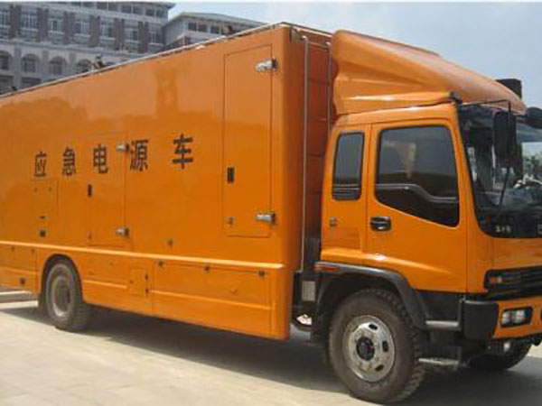 七台河冬季柴油发电机启动前，如何检查燃油系统中的积水？